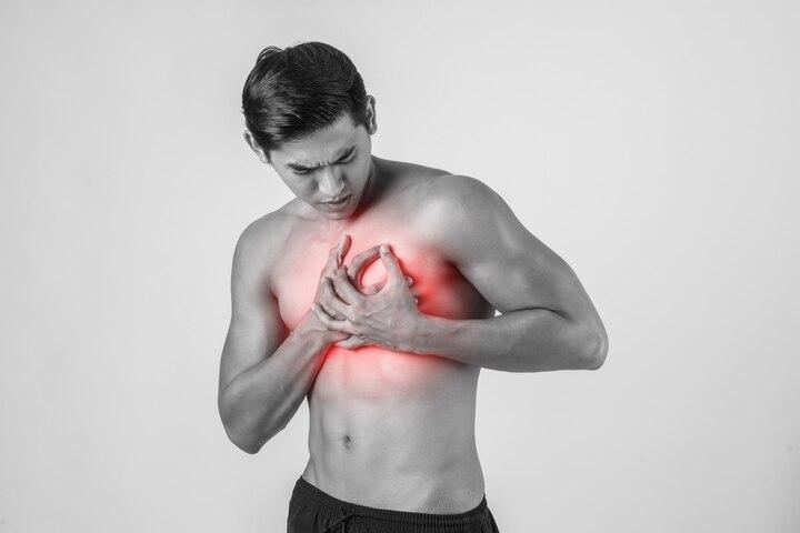 علت درد قفسه سینه و تپش قلب؛ هر آنچه باید بدانید